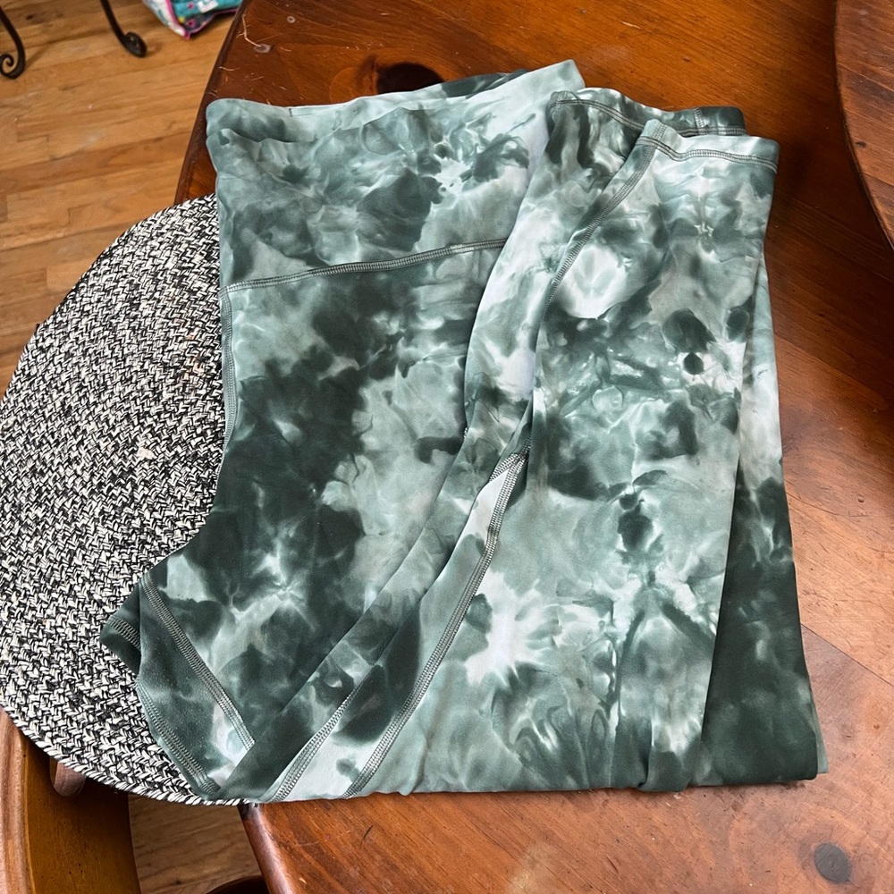 Excellent used condition Lululemon leggings sz 20 - Picture 6 of 6